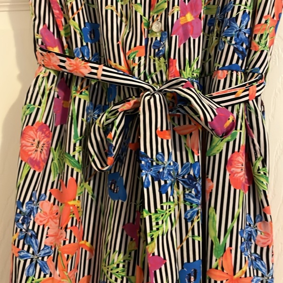 Spense striking striped & floral jumpsuit! Tie at waist. Falls mid calf. Size M. - Picture 5 of 13